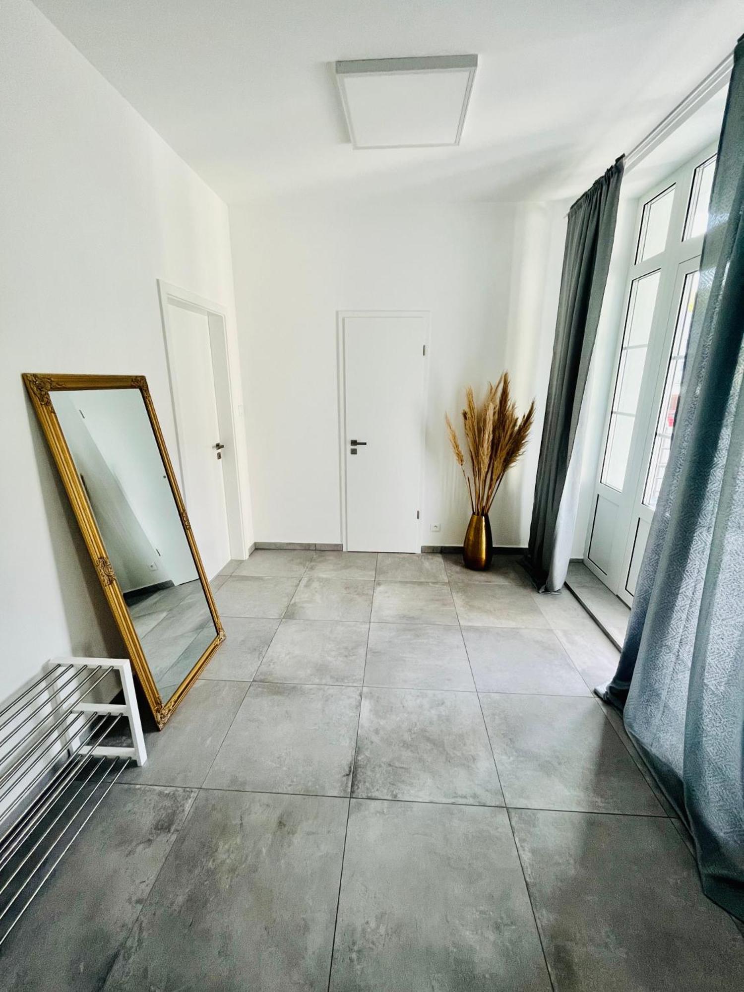 Apartment Riviera Centrum, Private Parking And Smart Check In Besztercebánya Kültér fotó