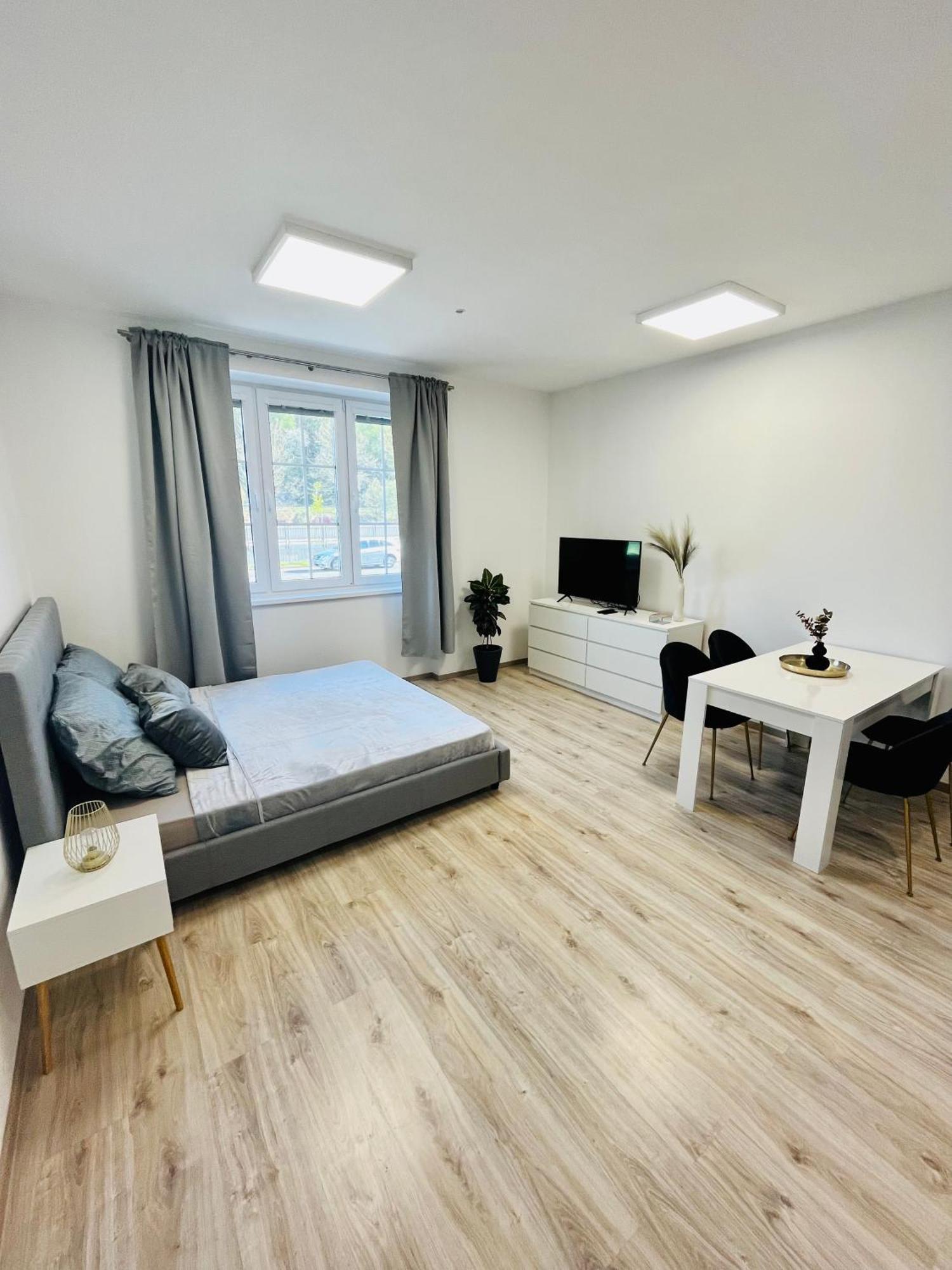 Apartment Riviera Centrum, Private Parking And Smart Check In Besztercebánya Kültér fotó
