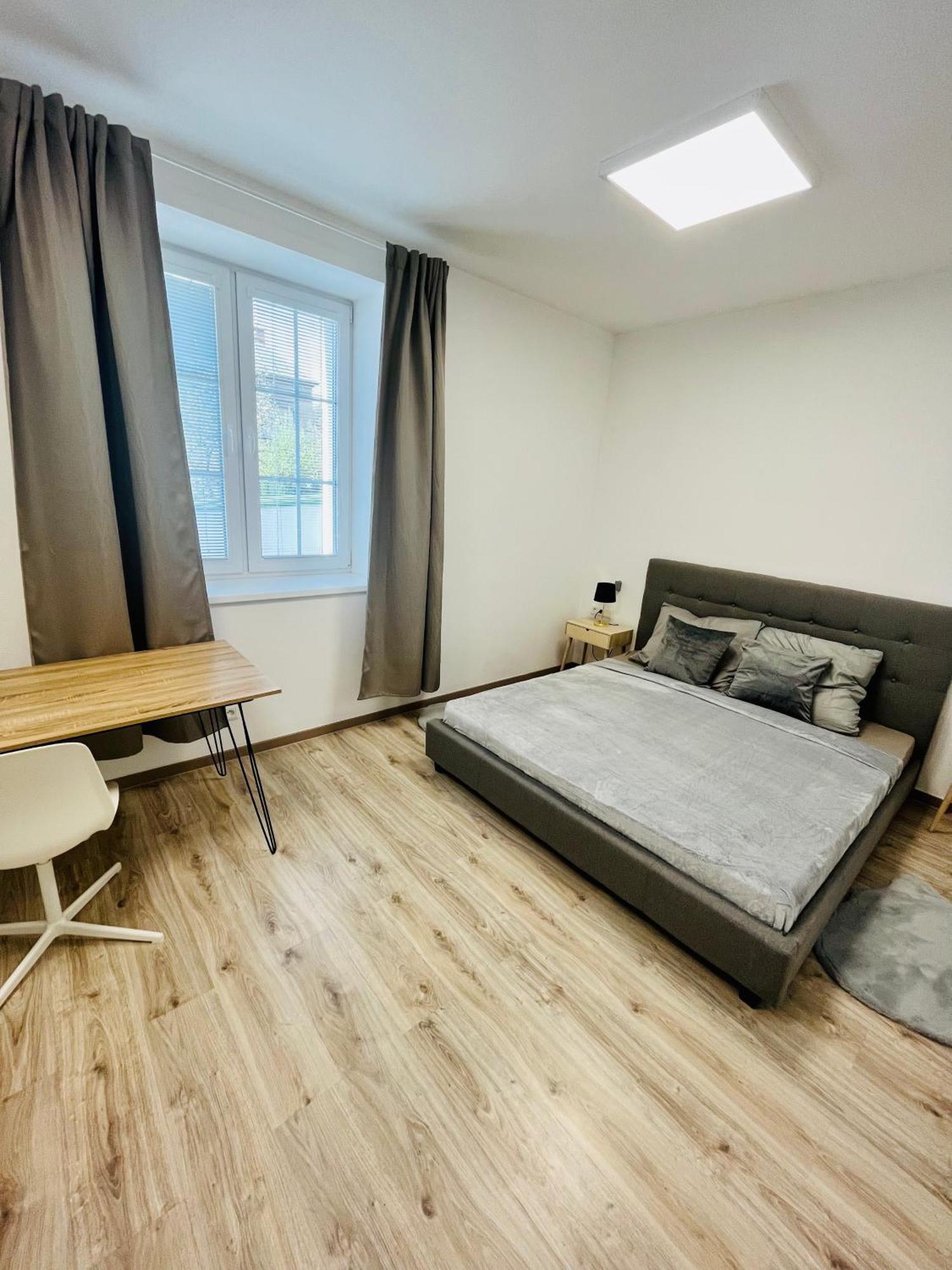 Apartment Riviera Centrum, Private Parking And Smart Check In Besztercebánya Kültér fotó